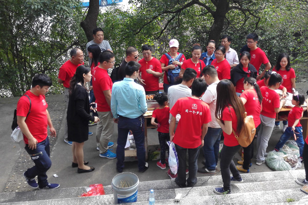 上海腾博会官网青年突击队大别山万佛湖拓展培训圆满完成